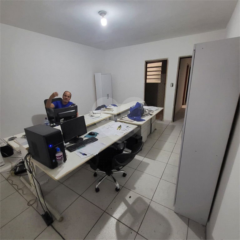 Casa sobrado a venda no Bairro Campo Grande.
