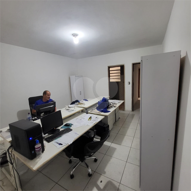 Casa sobrado a venda no Bairro Campo Grande.