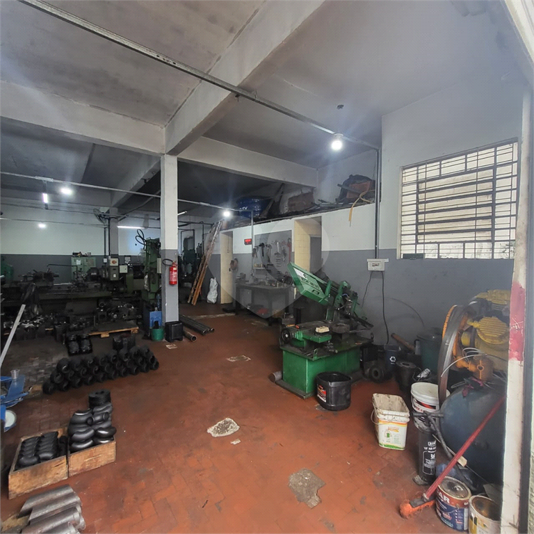 Casa sobrado a venda no Bairro Campo Grande.