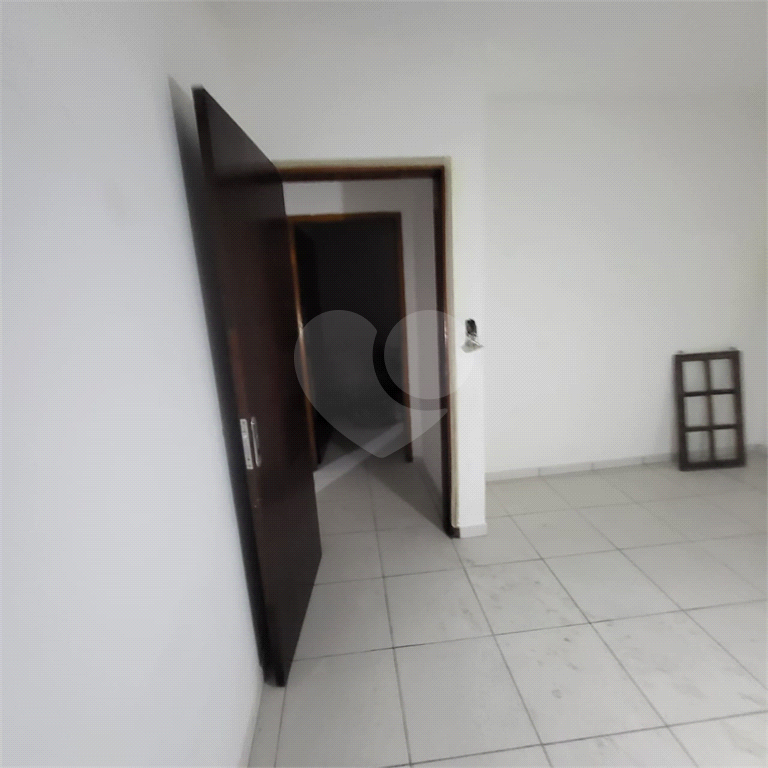 Casa sobrado a venda no Bairro Campo Grande.