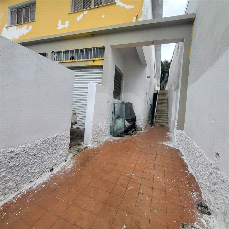 Casa sobrado a venda no Bairro Campo Grande.