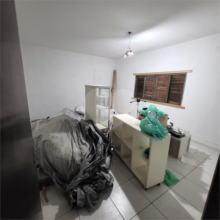 Casa sobrado a venda no Bairro Campo Grande.