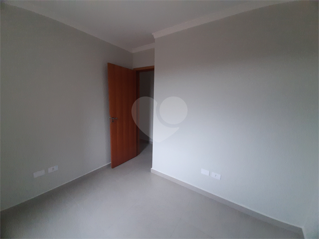 Apartamento COBERTURA com 66m2 de área construída com 3 quartos, wc, sala, cozinha, quintal e 1 vaga