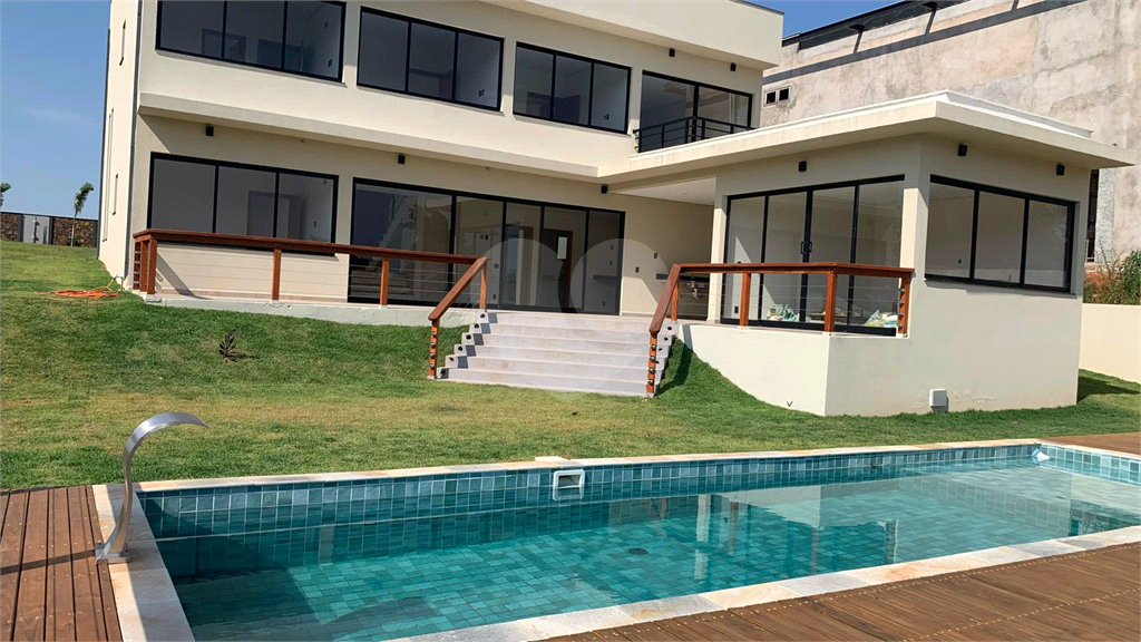 Lindíssimo imóvel sobrado com 305m² de área construída e 1.022m² de terreno 