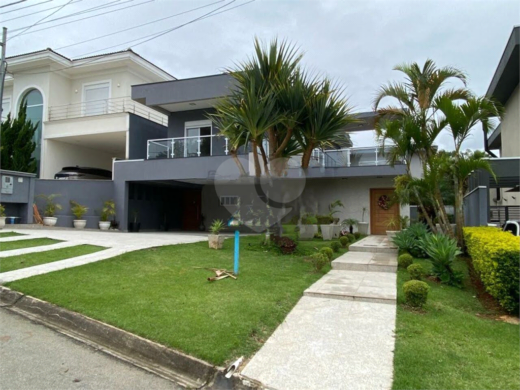 Casa alto padrão mobiliada em condomínio na Granja Viana. Mobiliada