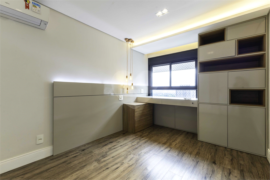 Cobertura impecável em rua tranquila e vista maravilhosa para o Parque Villa Lobos!