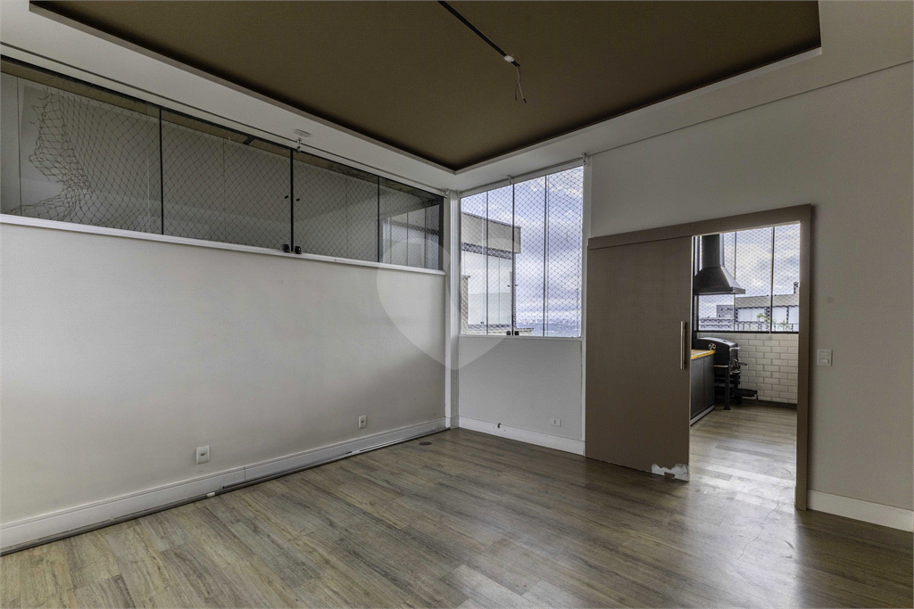 Cobertura impecável em rua tranquila e vista maravilhosa para o Parque Villa Lobos!