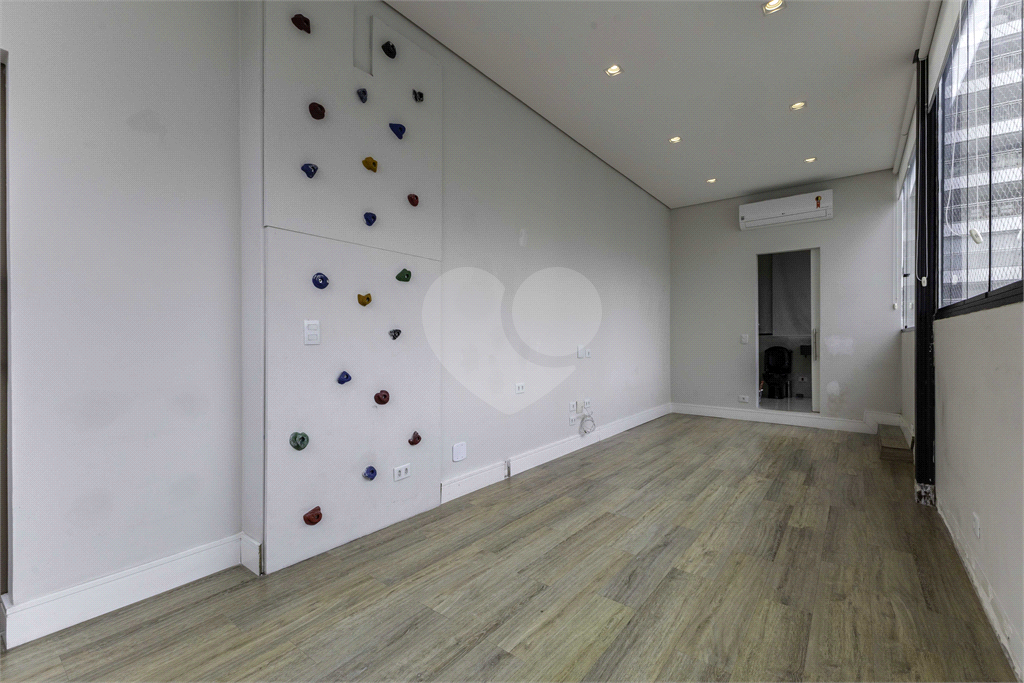 Cobertura impecável em rua tranquila e vista maravilhosa para o Parque Villa Lobos!