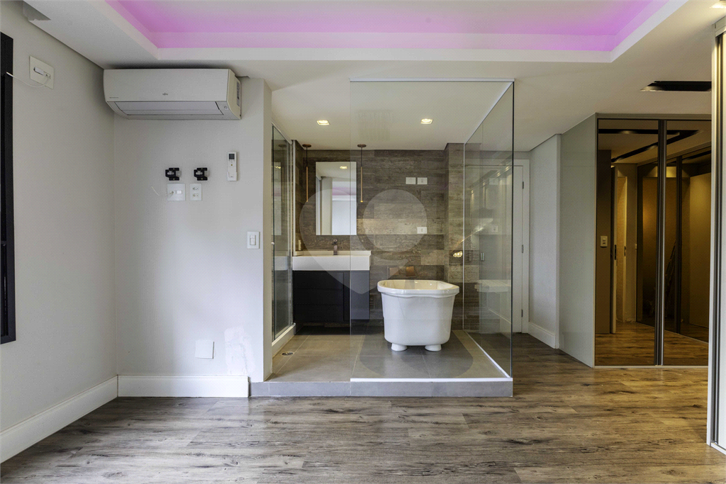 Cobertura impecável em rua tranquila e vista maravilhosa para o Parque Villa Lobos!