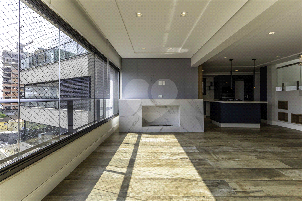 Cobertura impecável em rua tranquila e vista maravilhosa para o Parque Villa Lobos!