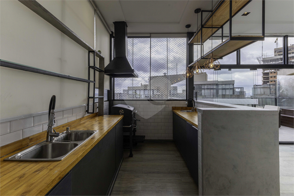 Cobertura impecável em rua tranquila e vista maravilhosa para o Parque Villa Lobos!