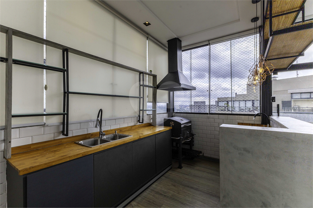 Cobertura impecável em rua tranquila e vista maravilhosa para o Parque Villa Lobos!