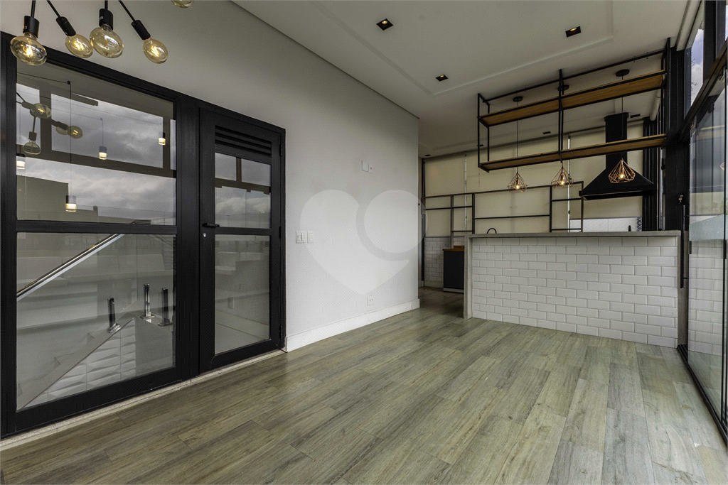 Cobertura impecável em rua tranquila e vista maravilhosa para o Parque Villa Lobos!