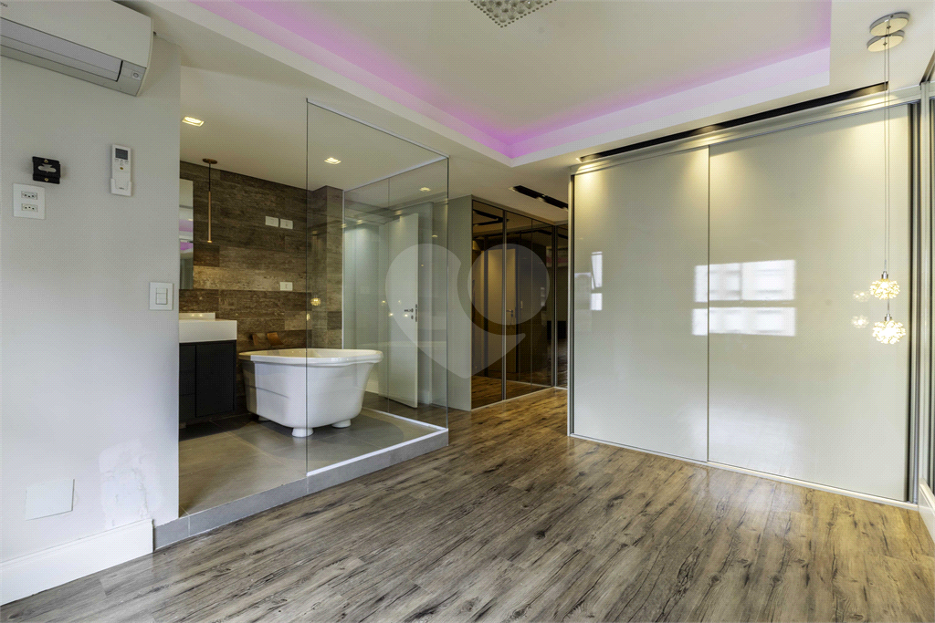 Cobertura impecável em rua tranquila e vista maravilhosa para o Parque Villa Lobos!