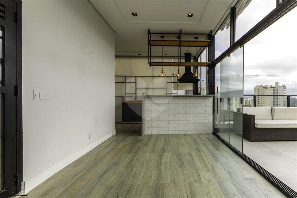 Cobertura impecável em rua tranquila e vista maravilhosa para o Parque Villa Lobos!