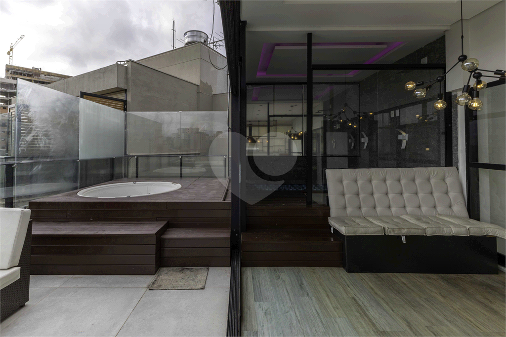 Cobertura impecável em rua tranquila e vista maravilhosa para o Parque Villa Lobos!