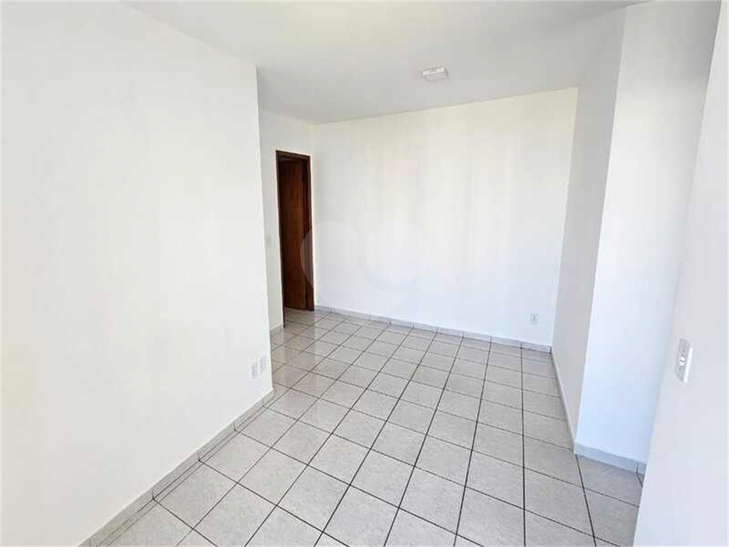 Apartamento à venda com 3 quartos, 80m² - Foto 3