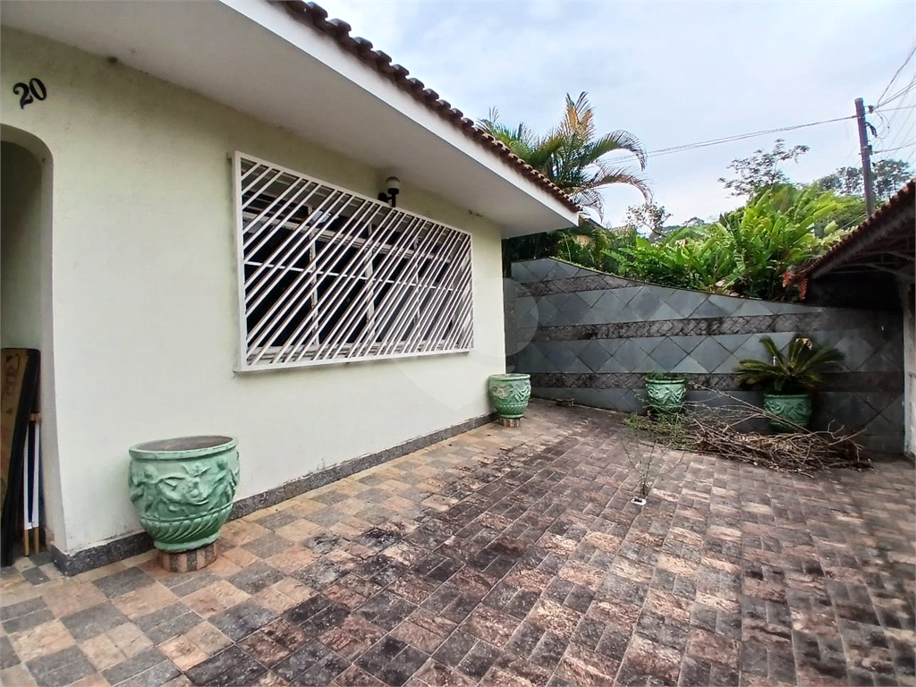 Casa com 3 Quartos e 6 banheiros à Venda, e Locação - City América 