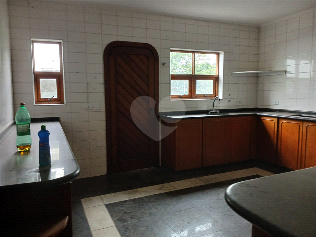 Casa com 3 Quartos e 6 banheiros à Venda, e Locação - City América 