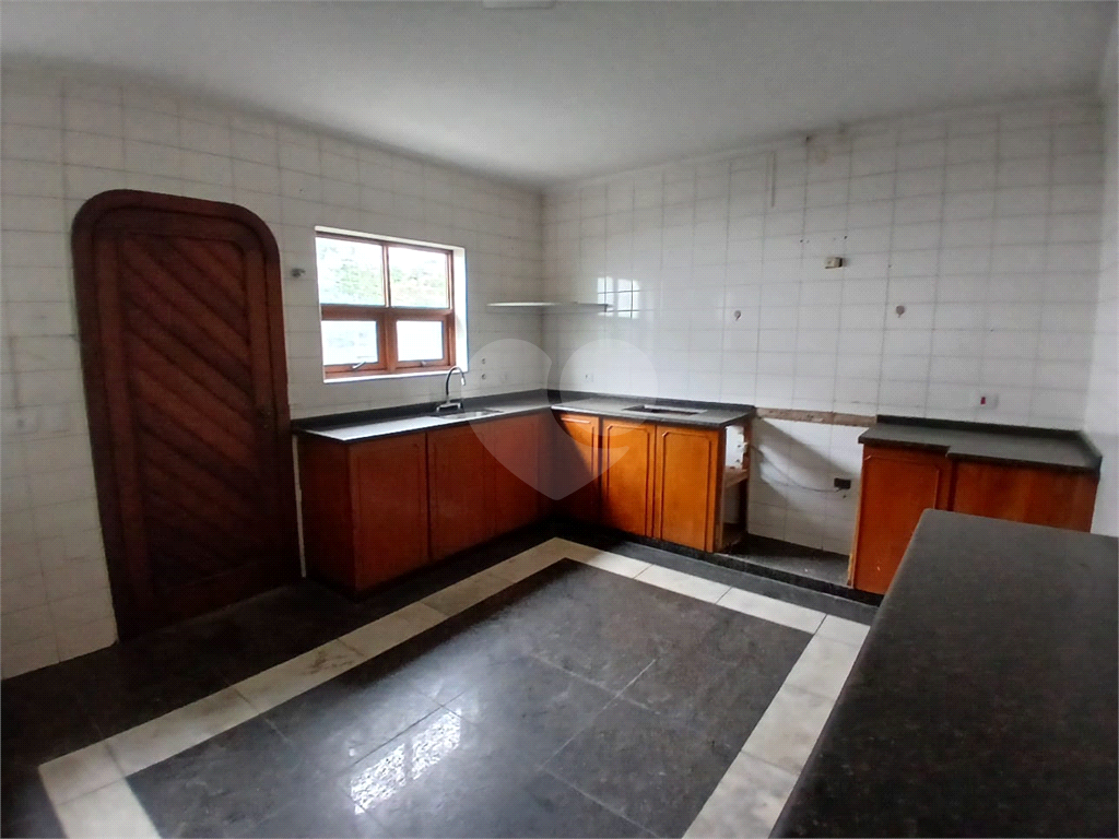 Casa com 3 Quartos e 6 banheiros à Venda, e Locação - City América 