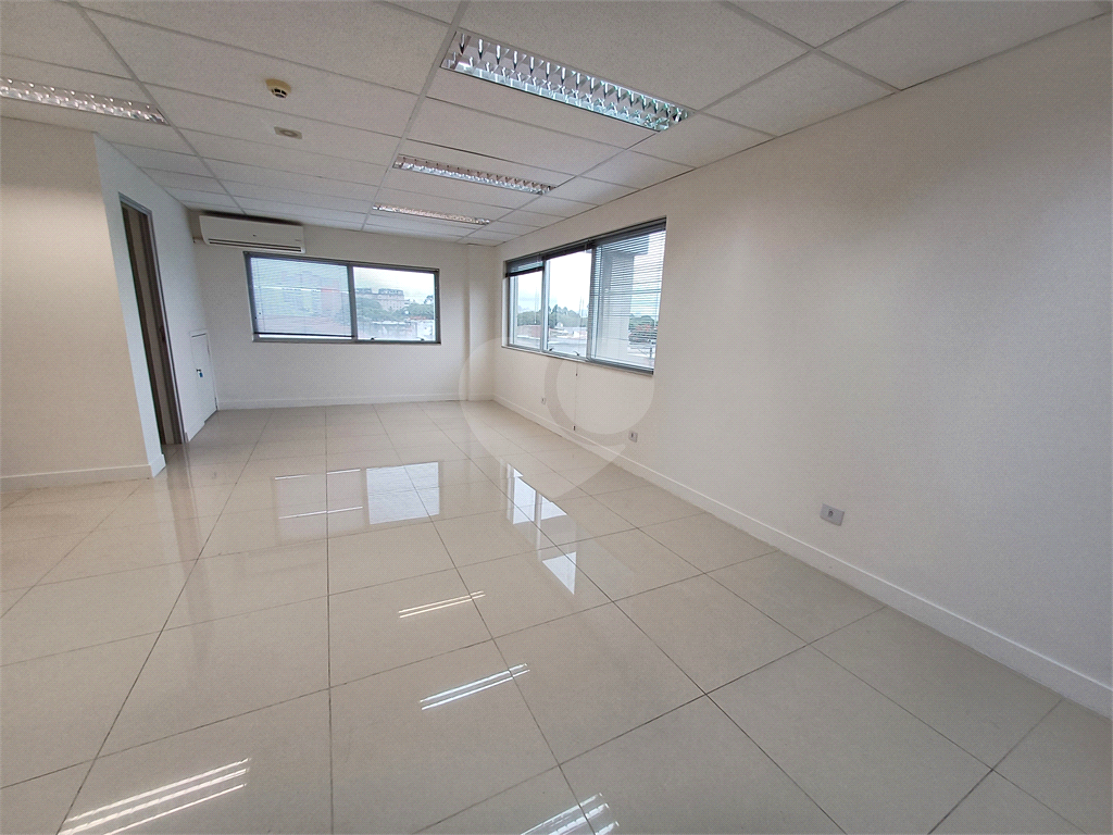 Sala comercial - 42m² - 2 banheiros, 1 vaga próximo ao metrô Carandiru e Santana