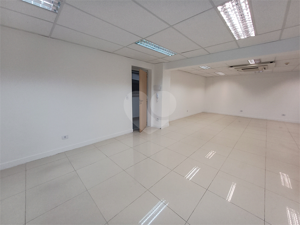Sala comercial - 42m² - 2 banheiros, 1 vaga próximo ao metrô Carandiru e Santana