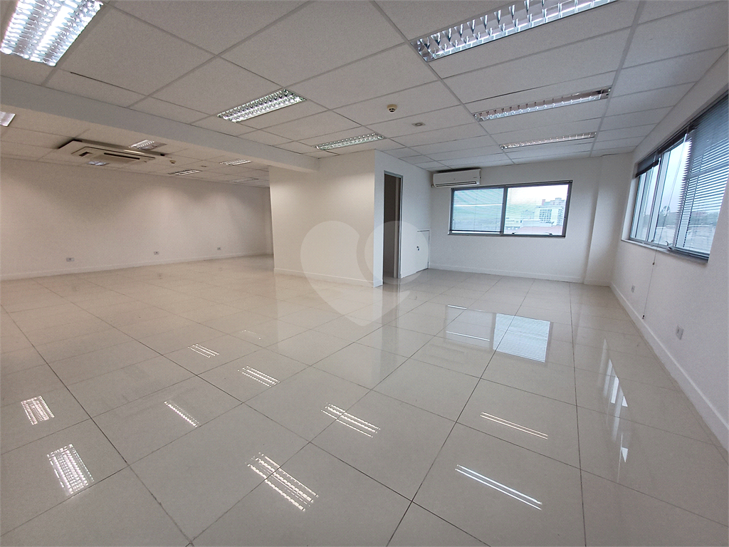 Sala comercial - 42m² - 2 banheiros, 1 vaga próximo ao metrô Carandiru e Santana