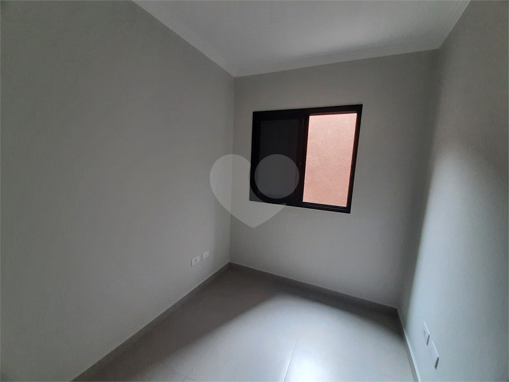 Apartamento com 37m2, 2 quartos, banheiro, sala, cozinha,  quintal e SEM vaga de garagem