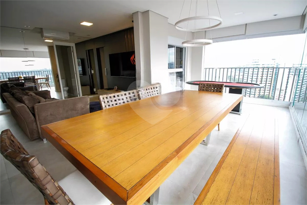 APARTAMENTO em PINHEIROS