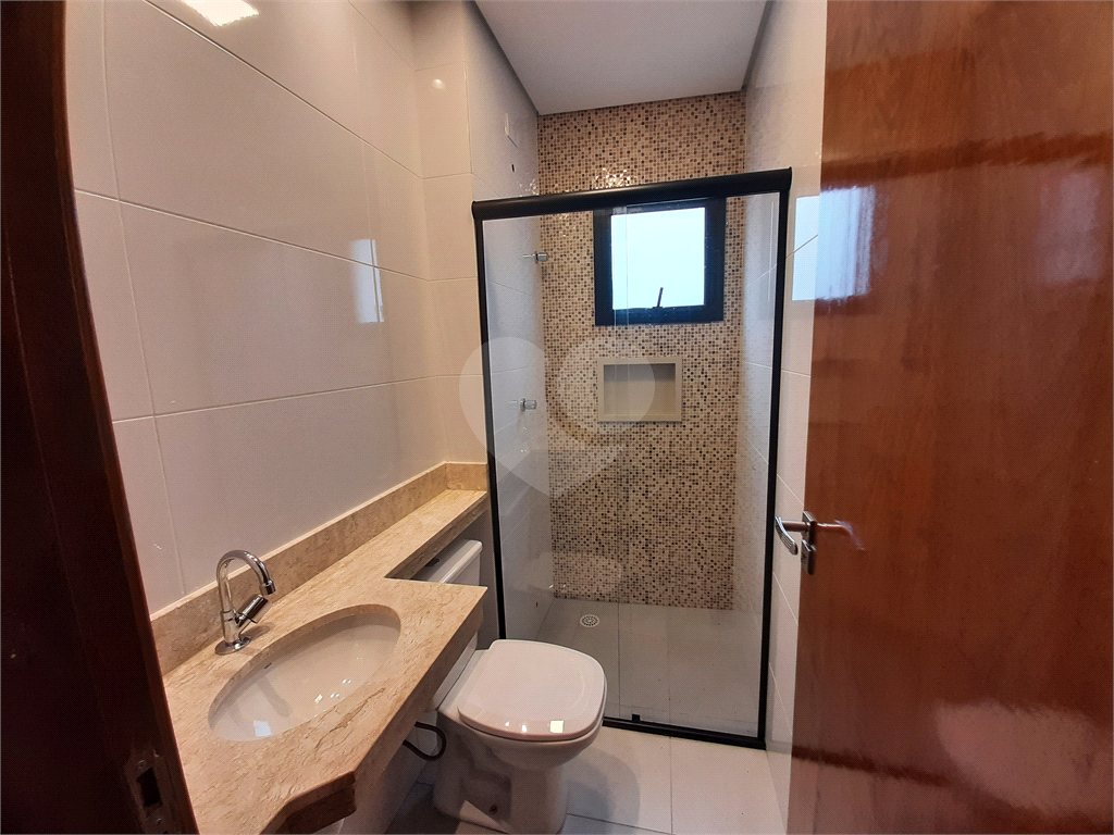 Apartamento com 44m2, 2 quartos, banheiro, sala integrada à cozinha, varanda gourmet e 1 vaga