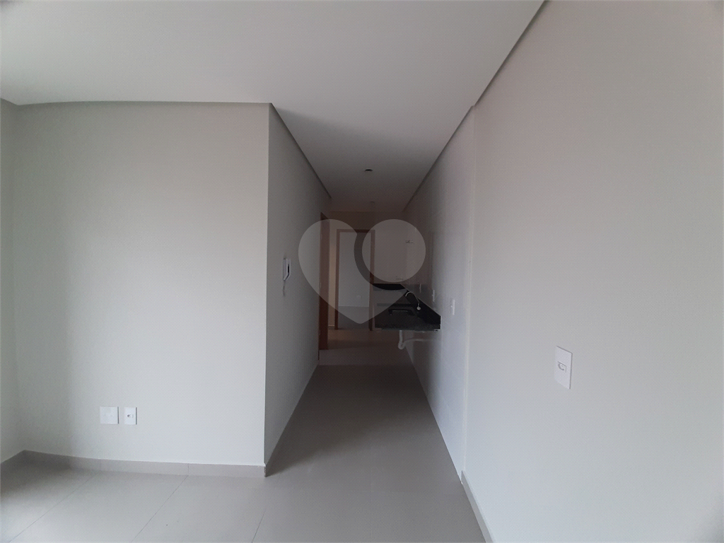 Apartamento com 44m2, 2 quartos, banheiro, sala integrada à cozinha, varanda gourmet e 1 vaga