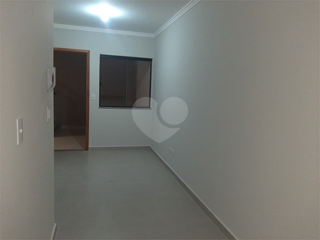 Apartamento VENDER na Vila Nivi, com 44m2, 2 quartos, banheiro, sala, cozinha e 1 vaga de garagem