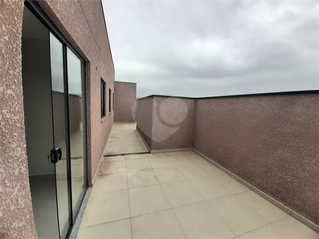 Apartamento COBERTURA com 66m2, 3 quartos, banheiro, sala,  cozinha, quintal e 1 vaga
