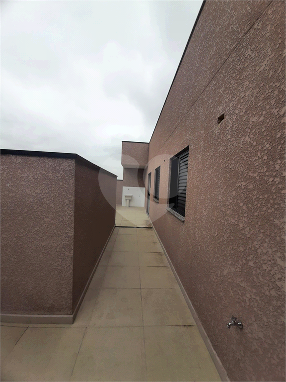 Apartamento COBERTURA com 66m2, 3 quartos, banheiro, sala,  cozinha, quintal e 1 vaga