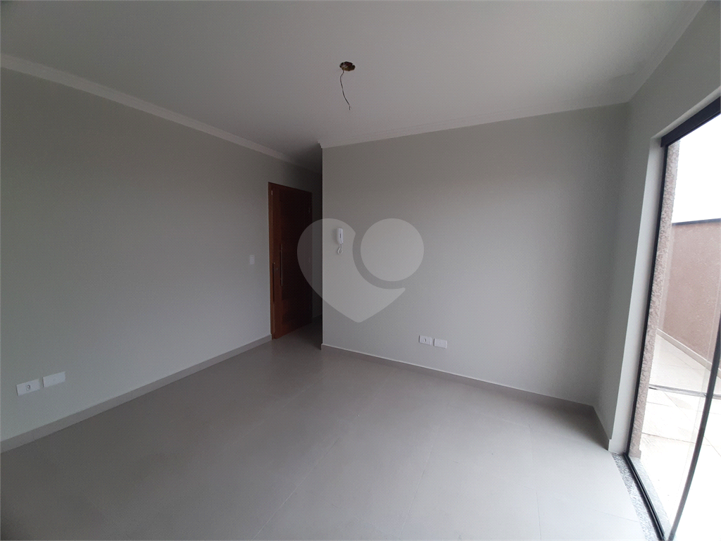 Apartamento COBERTURA com 66m2, 3 quartos, banheiro, sala,  cozinha, quintal e 1 vaga