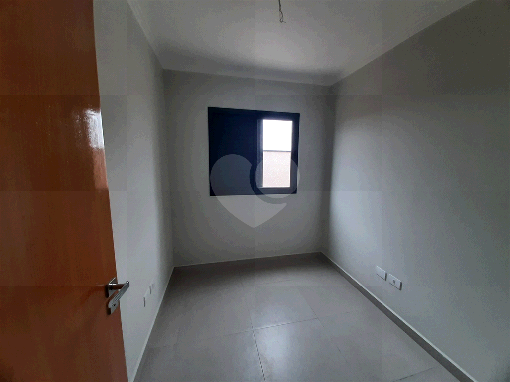 Apartamento COBERTURA com 66m2, 3 quartos, banheiro, sala,  cozinha, quintal e 1 vaga