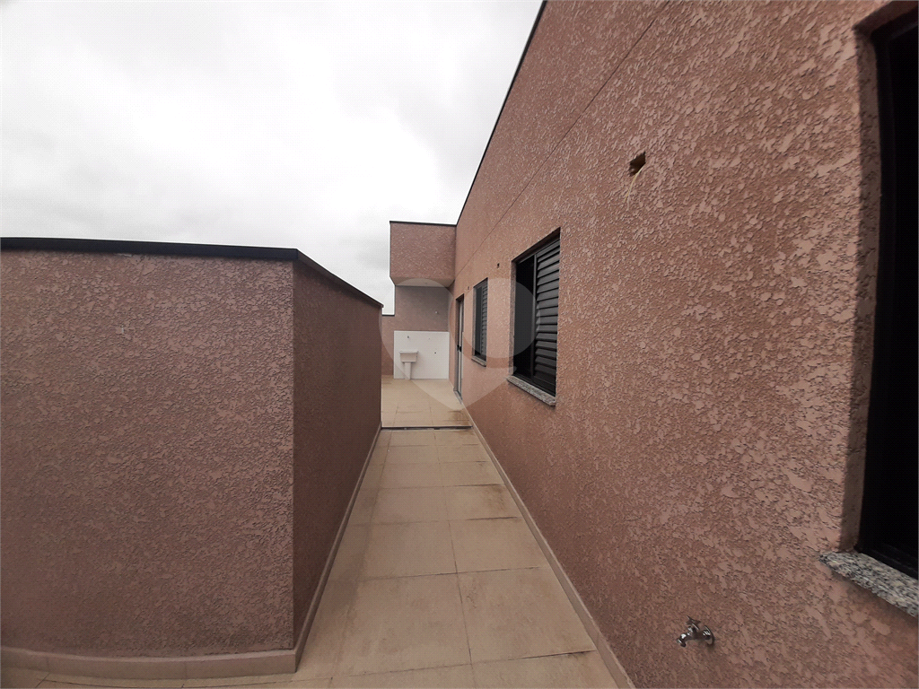 Apartamento COBERTURA com 66m2, 3 quartos, banheiro, sala,  cozinha, quintal e 1 vaga