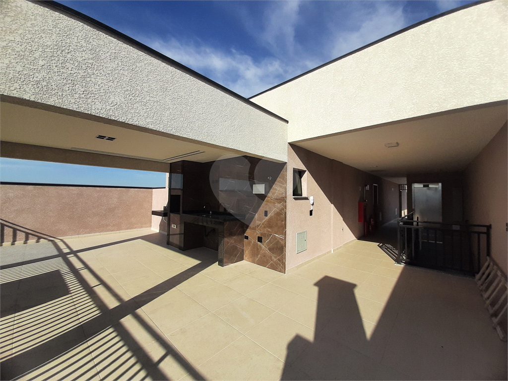 Apartamento COBERTURA com 87m2, 3 quartos, banheiro, sala, cozinha, quintal e 1 vaga