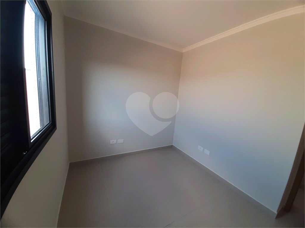 Apartamento COBERTURA com 87m2, 3 quartos, banheiro, sala, cozinha, quintal e 1 vaga
