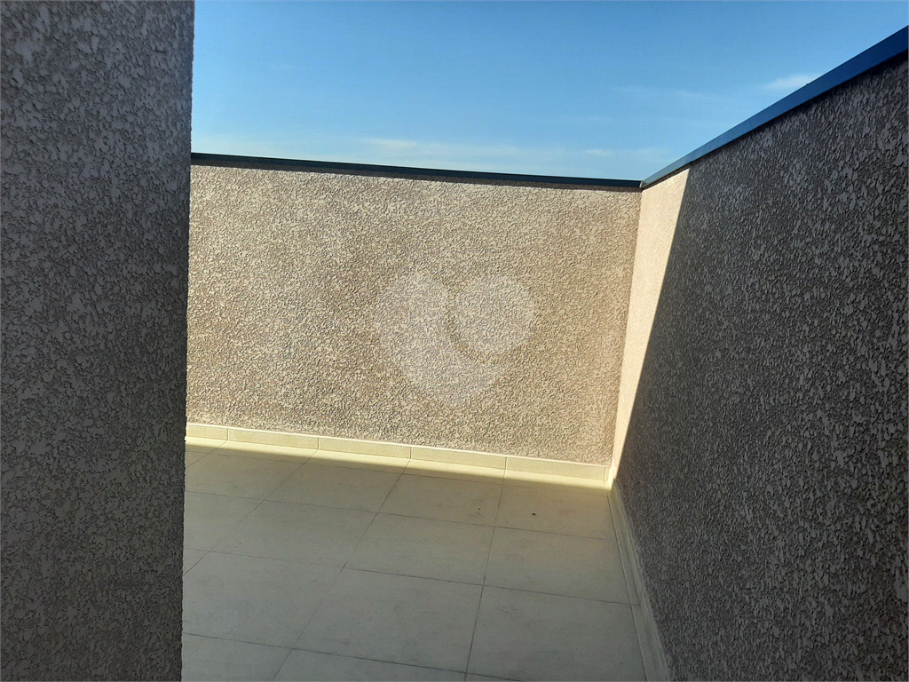 Apartamento COBERTURA com 87m2, 3 quartos, banheiro, sala, cozinha, quintal e 1 vaga
