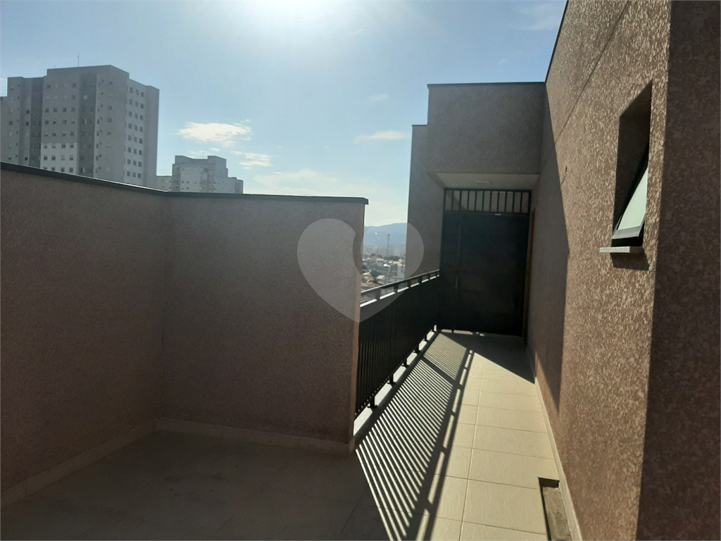 Apartamento COBERTURA com 87m2, 3 quartos, banheiro, sala, cozinha, quintal e 1 vaga
