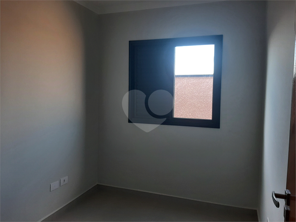 Apartamento COBERTURA com 87m2, 3 quartos, banheiro, sala, cozinha, quintal e 1 vaga