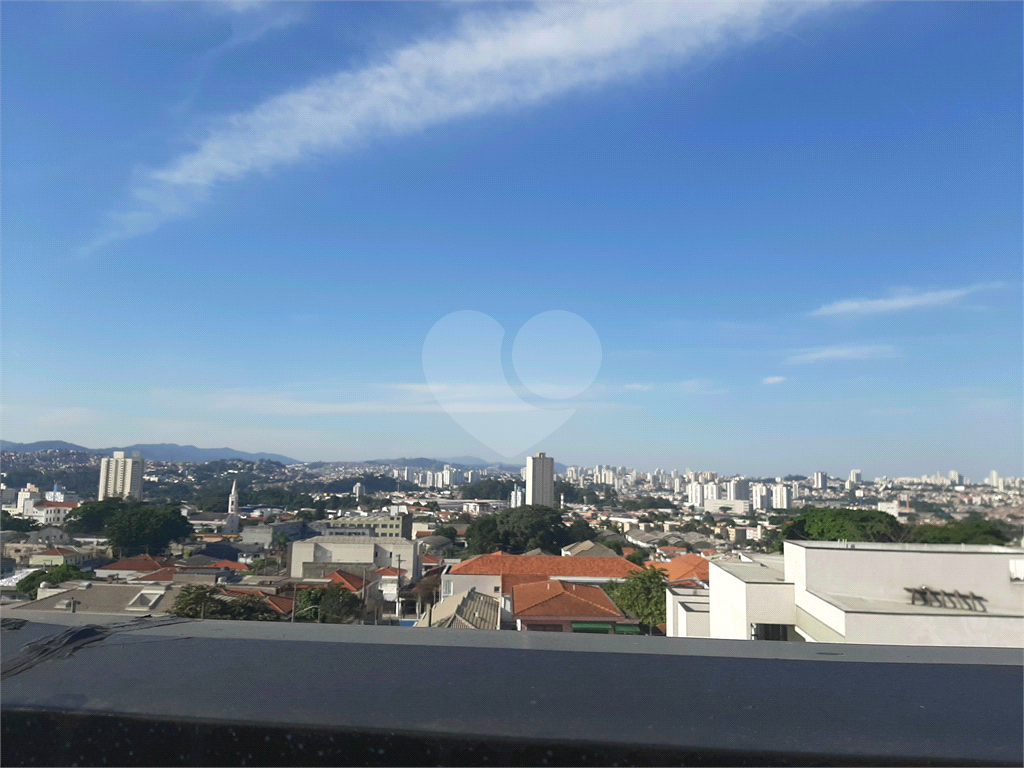 Apartamento COBERTURA com 87m2, 3 quartos, banheiro, sala, cozinha, quintal e 1 vaga
