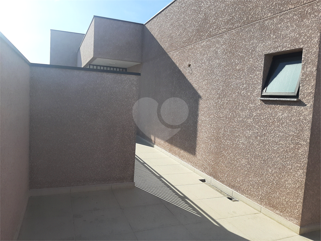 Apartamento COBERTURA com 87m2, 3 quartos, banheiro, sala, cozinha, quintal e 1 vaga