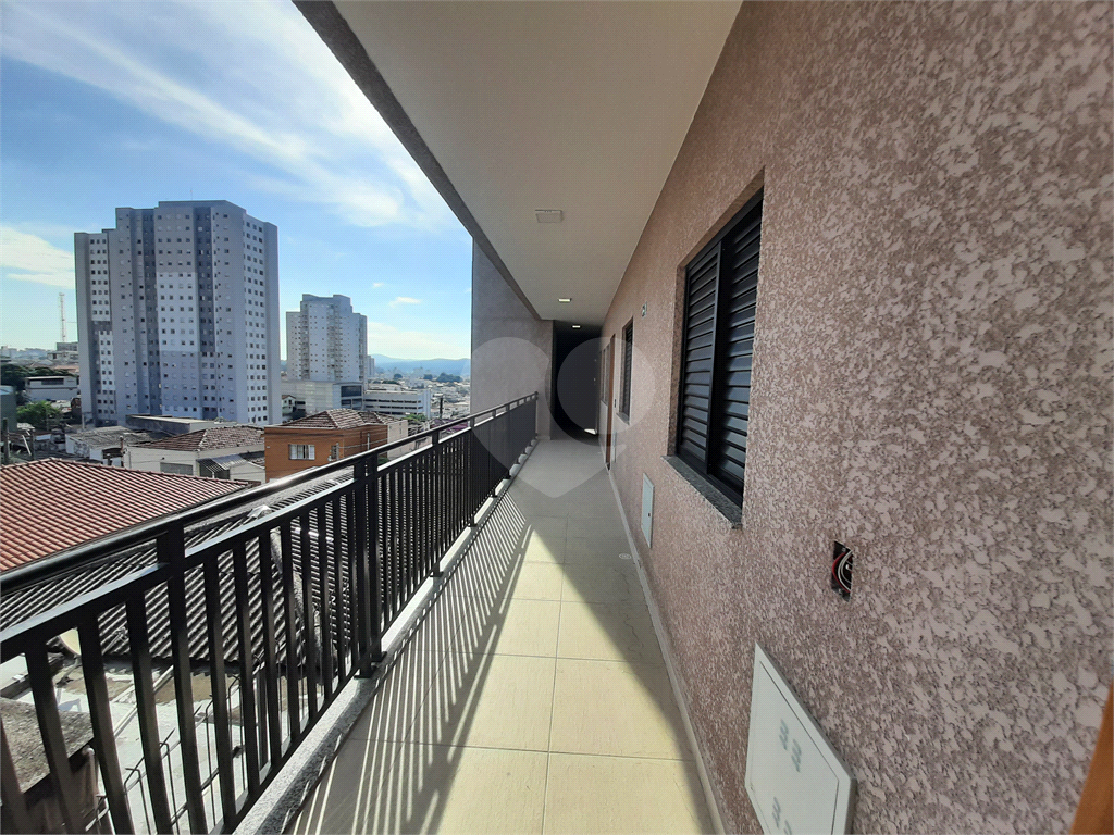 Apartamento COBERTURA com 87m2, 3 quartos, banheiro, sala, cozinha, quintal e 1 vaga