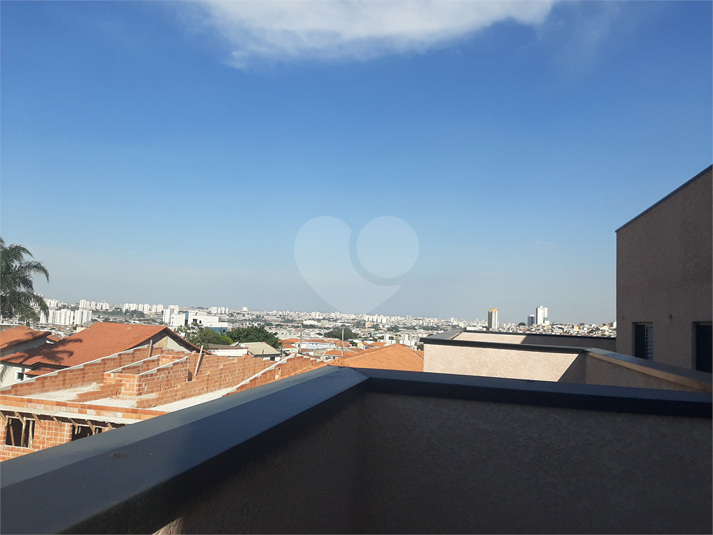 Apartamento COBERTURA com 87m2, 3 quartos, banheiro, sala, cozinha, quintal e 1 vaga