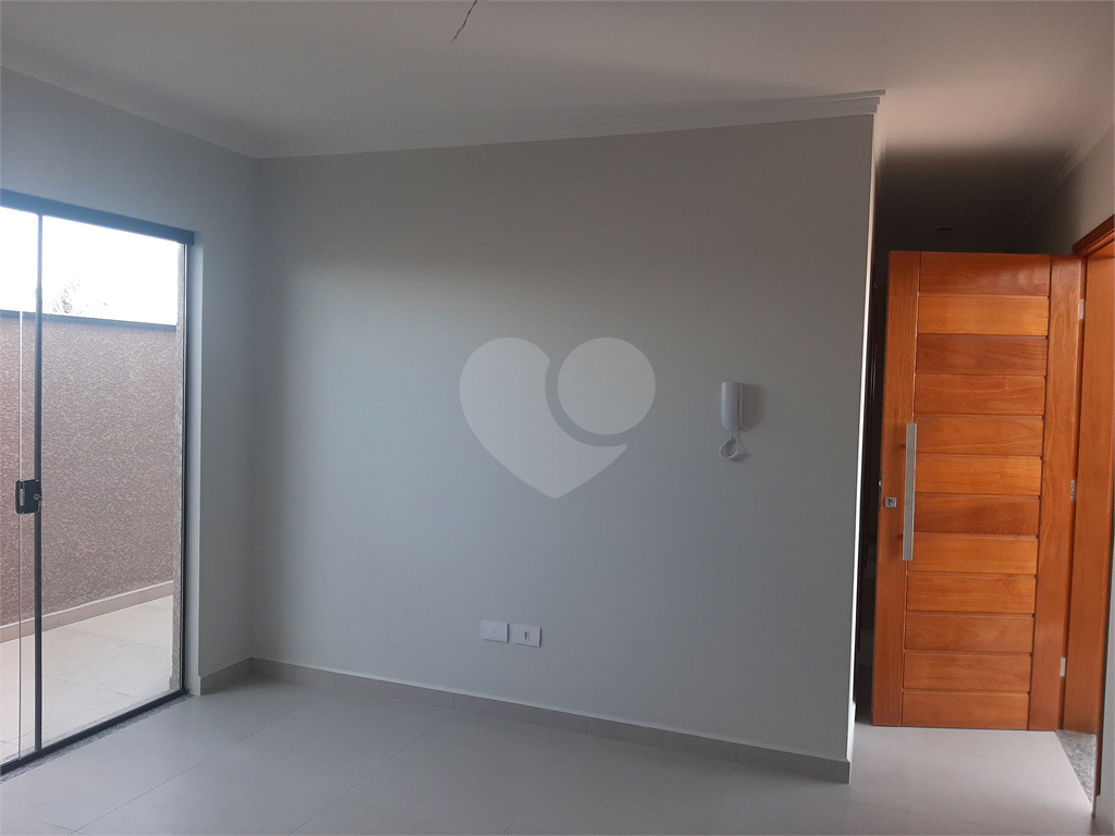 Apartamento COBERTURA com 87m2, 3 quartos, banheiro, sala, cozinha, quintal e 1 vaga