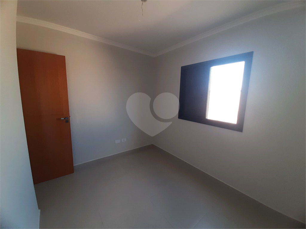 Apartamento COBERTURA com 87m2, 3 quartos, banheiro, sala, cozinha, quintal e 1 vaga
