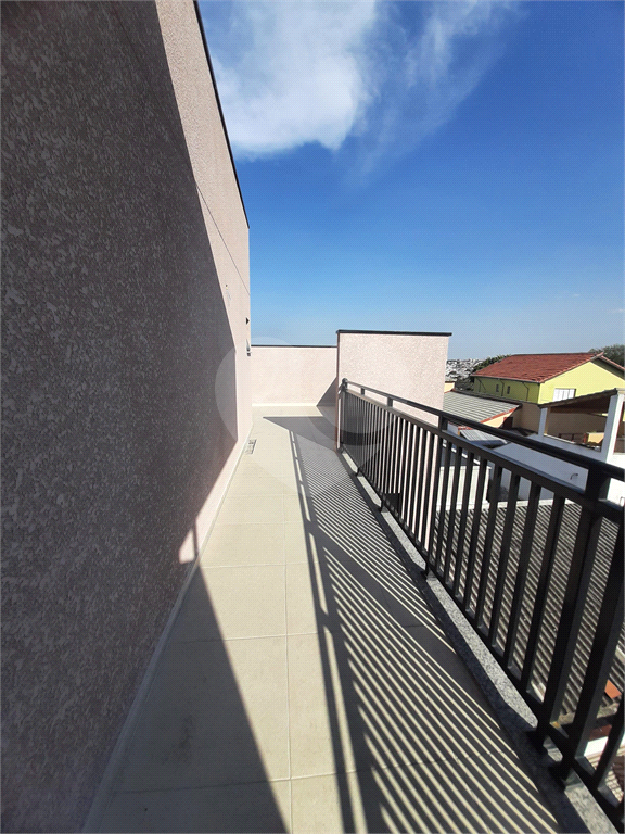 Apartamento COBERTURA com 87m2, 3 quartos, banheiro, sala, cozinha, quintal e 1 vaga