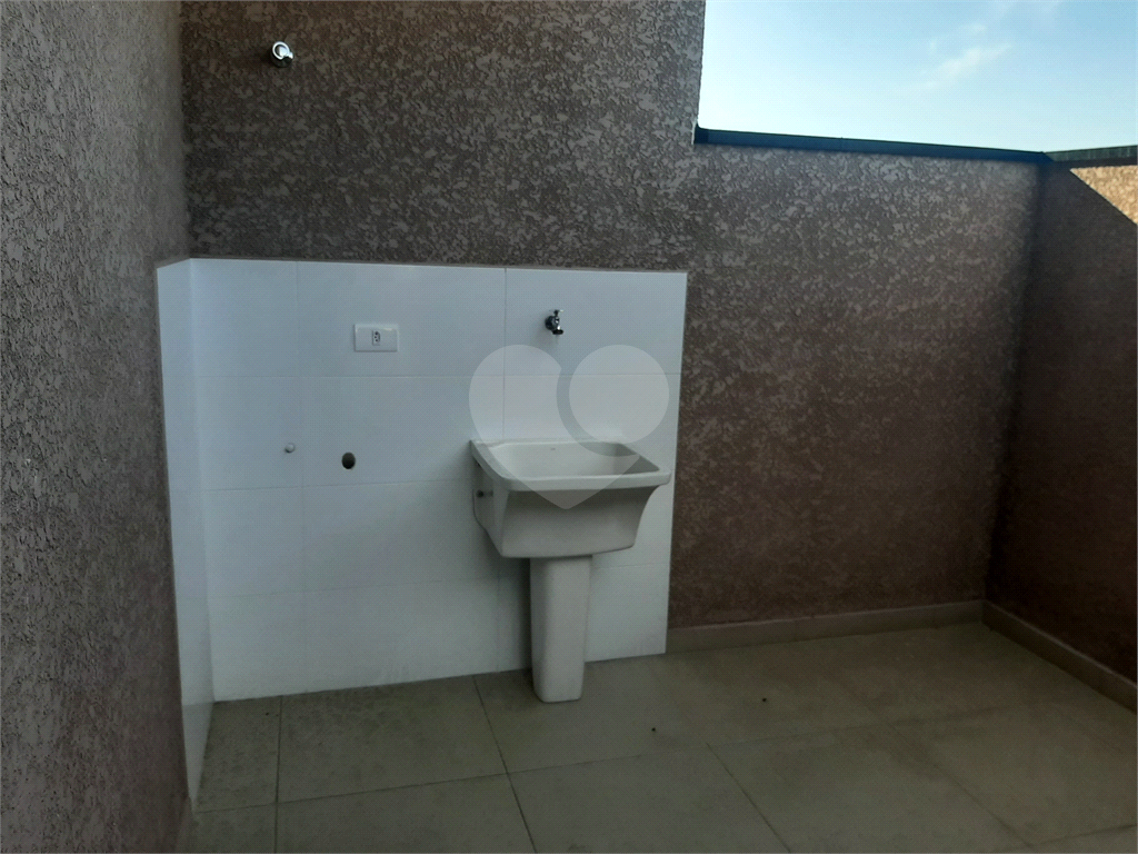 Apartamento COBERTURA com 87m2, 3 quartos, banheiro, sala, cozinha, quintal e 1 vaga